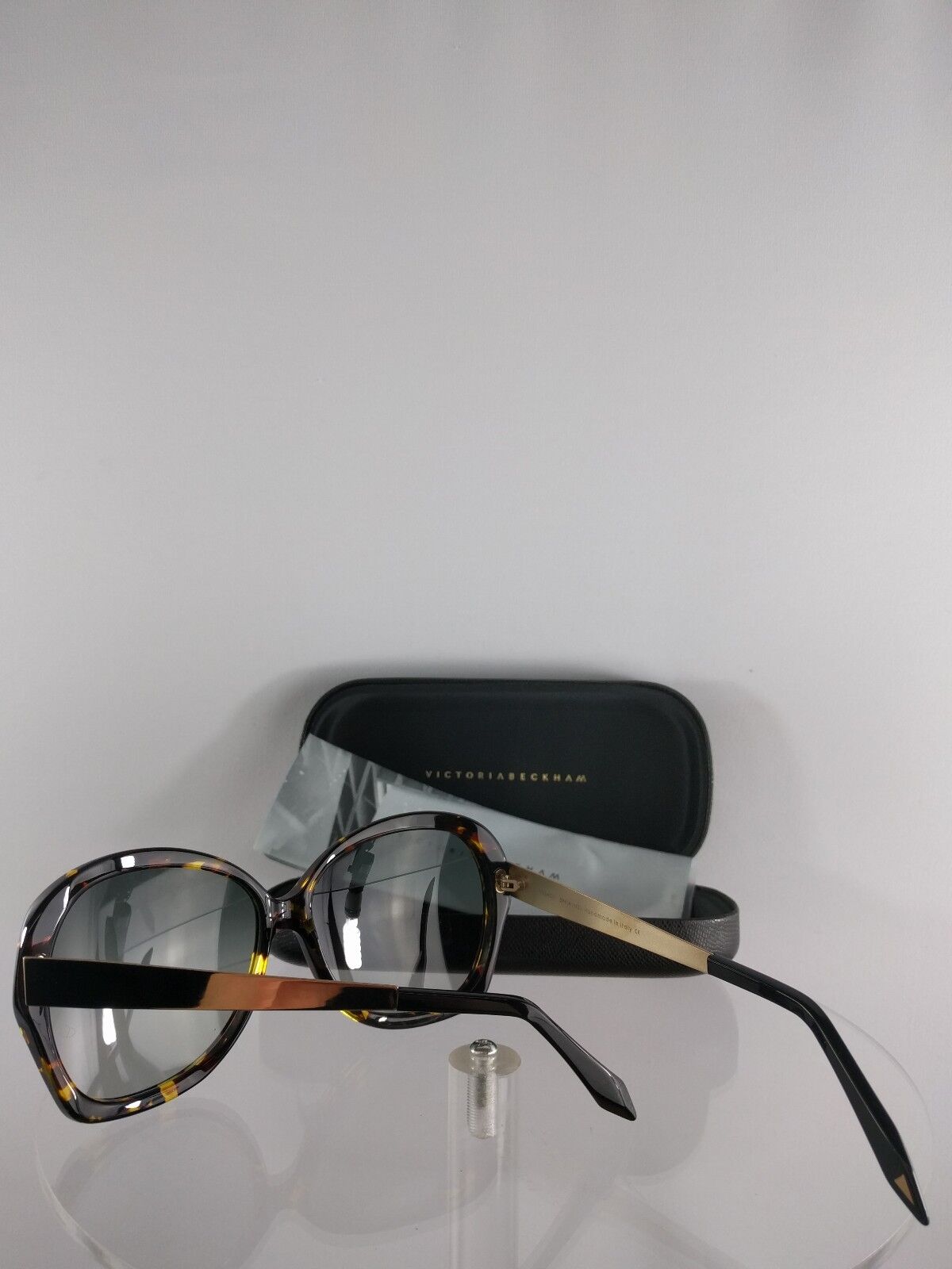 Brand New Authentic Victoria Beckham Sunglasses VBS4 C11 Gold Tortoise Frame