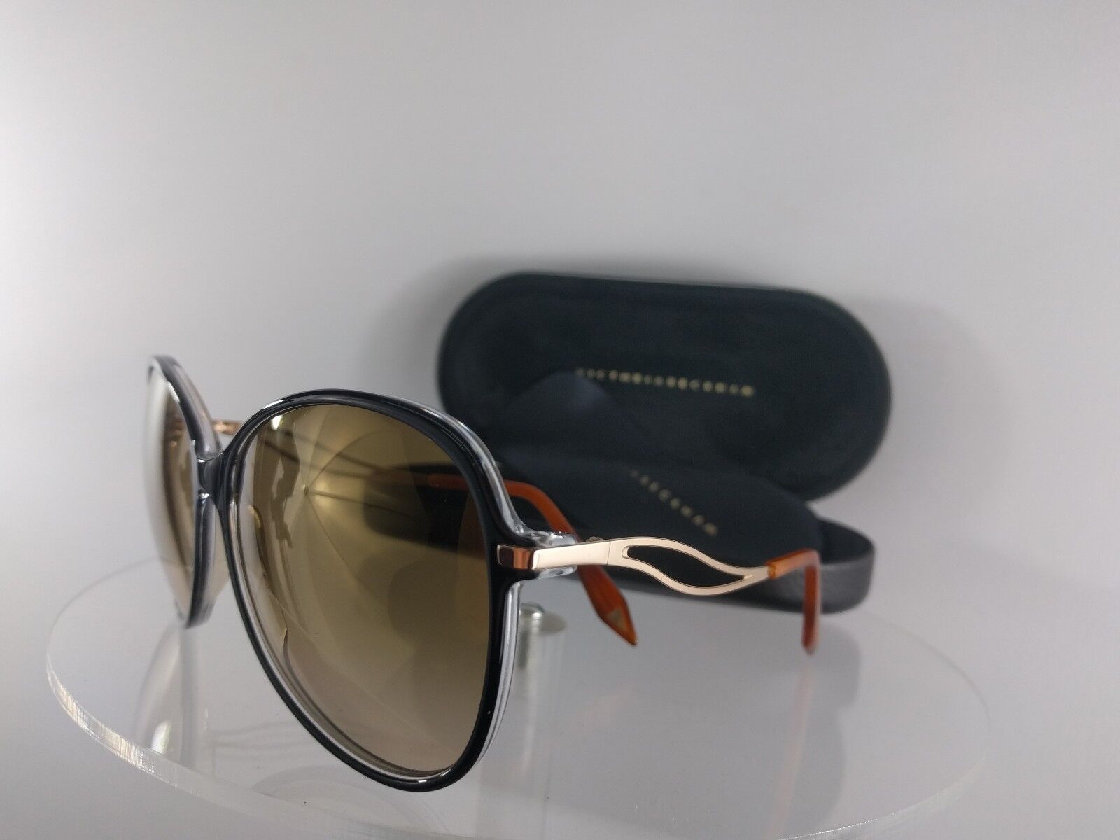 Brand New Authentic Victoria Beckham Sunglasses VBS 7 C01 07 Black Gold