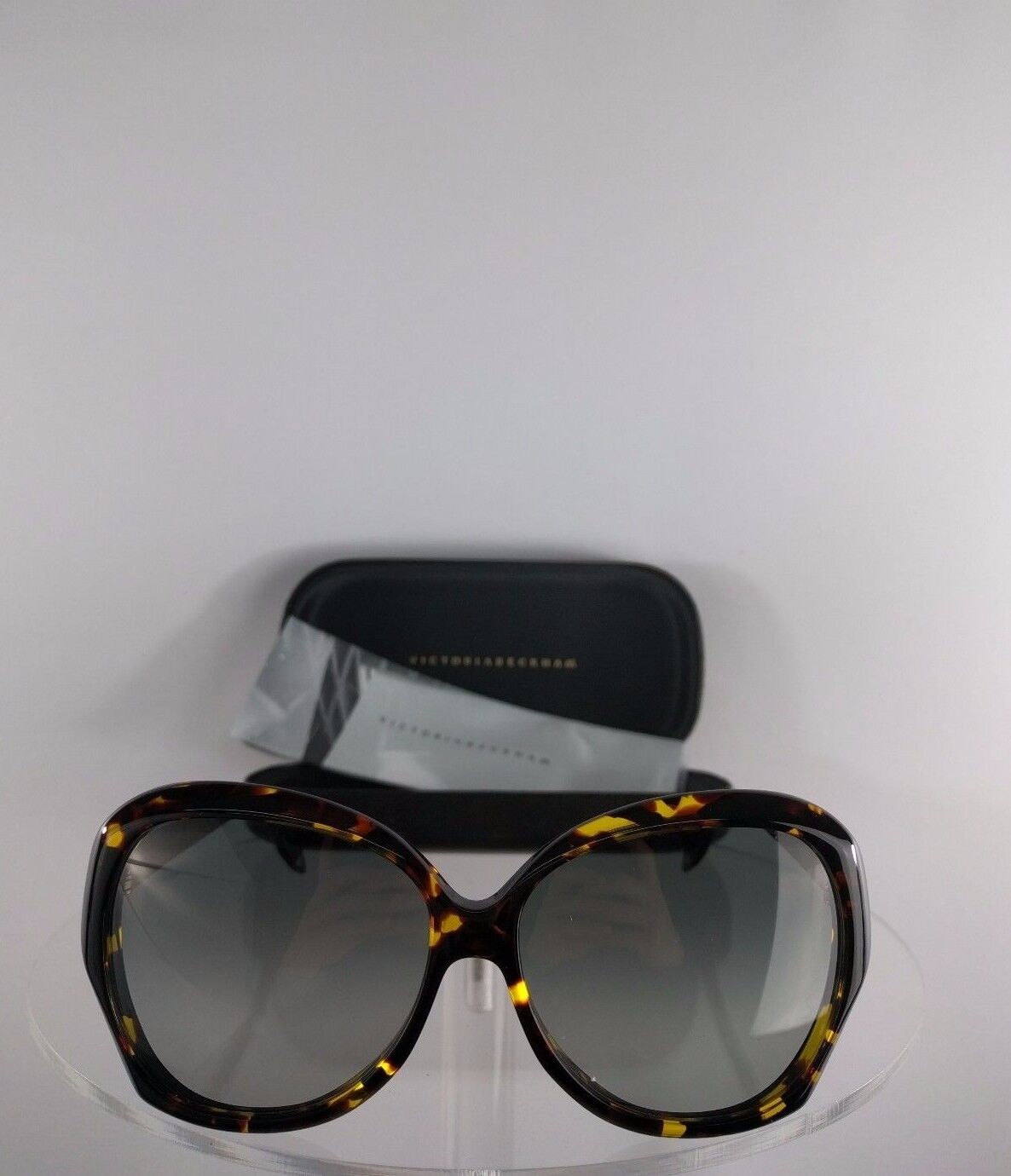 Brand New Authentic Victoria Beckham Sunglasses VBS4 C11 Gold Tortoise Frame