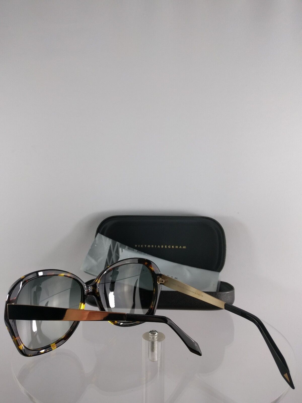 Brand New Authentic Victoria Beckham Sunglasses VBS4 C11 Gold Tortoise Frame