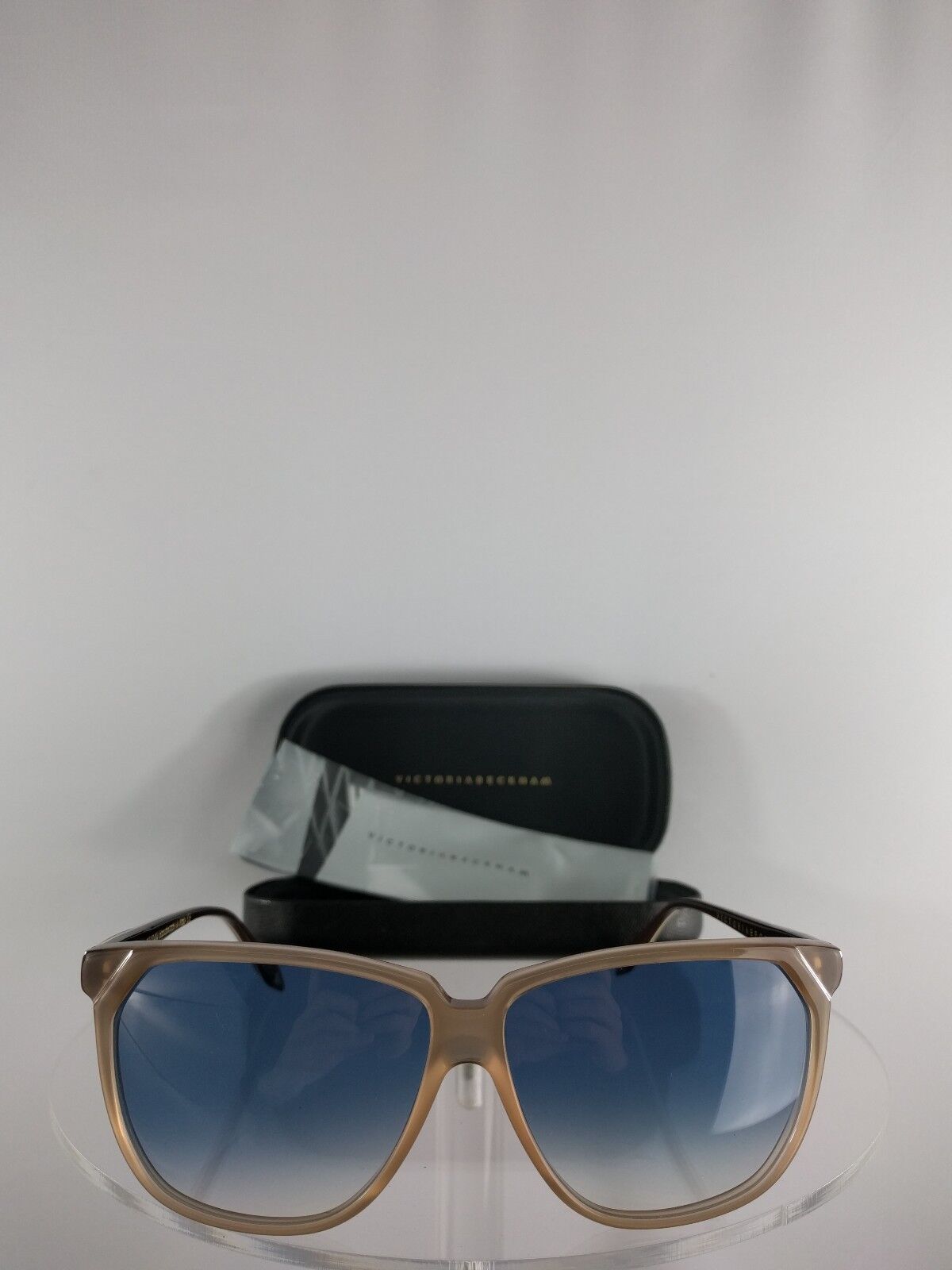 Brand New Authentic Victoria Beckham Sunglasses VBS46 0262 Tortoise Beige Frame