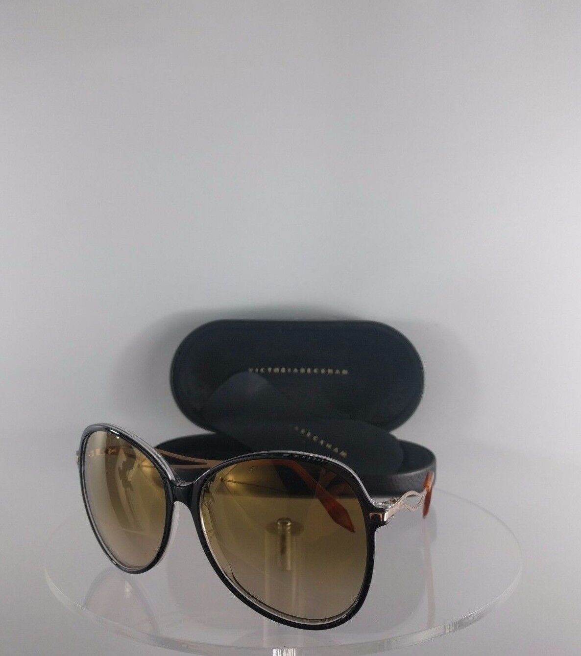 Brand New Authentic Victoria Beckham Sunglasses VBS 7 C01 07 Black Gold