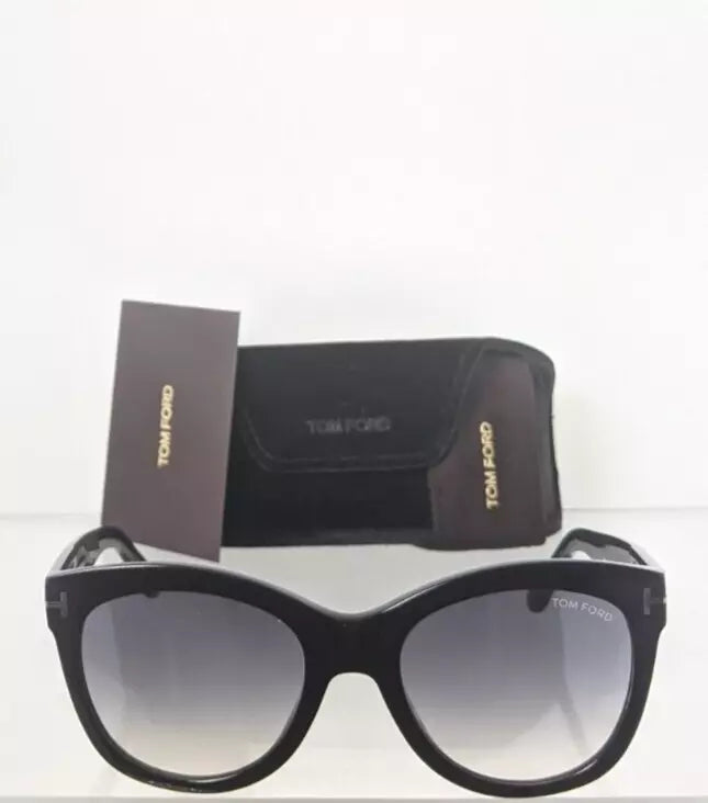 Brand New Authentic Tom Ford Sunglasses FT TF 870 01B Wallace TF 0870 54mm