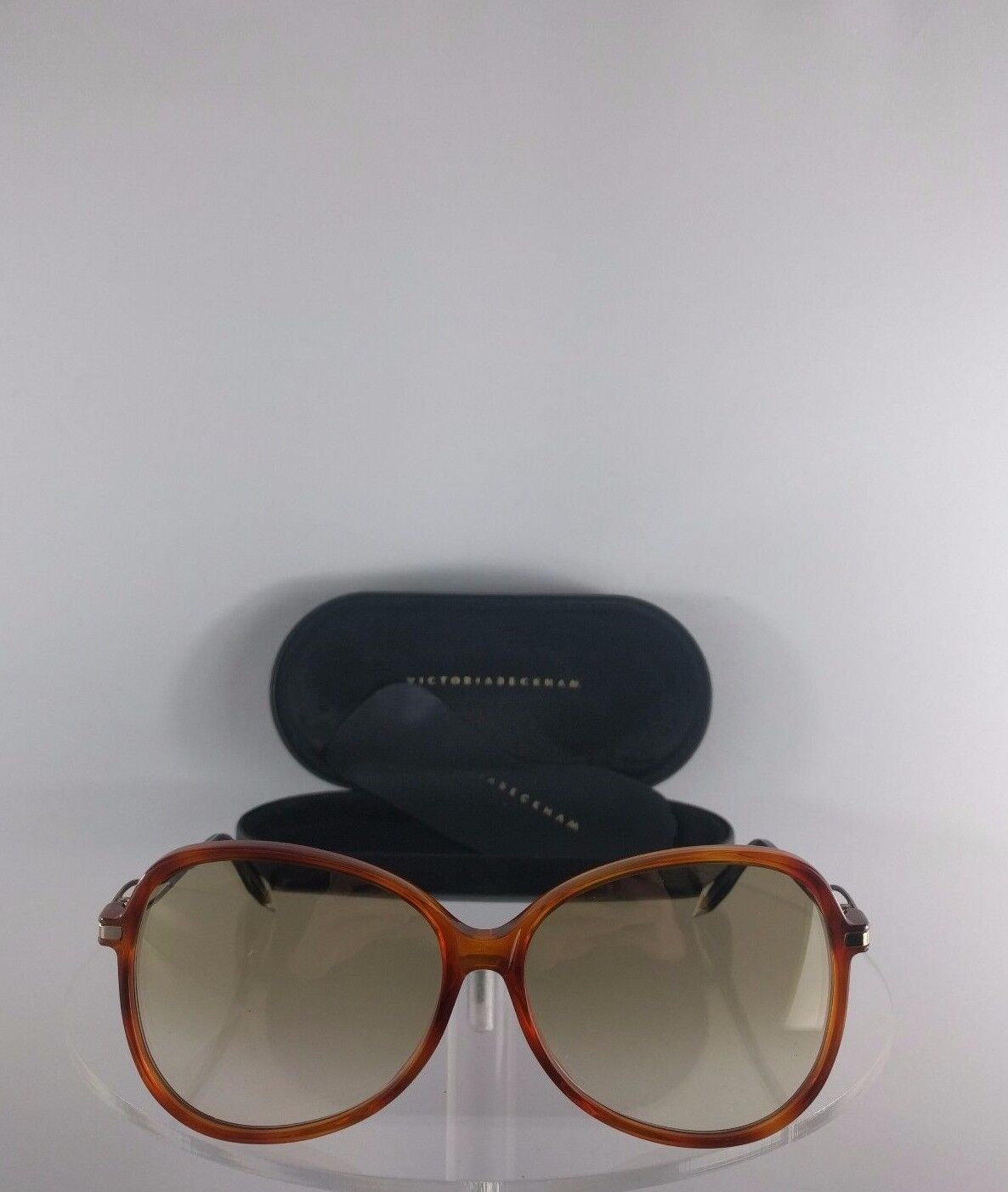 Brand New Authentic Victoria Beckham Sunglasses VBS 7 C2 07 Light Havana Gold