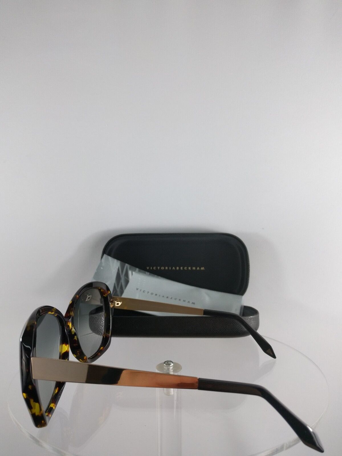 Brand New Authentic Victoria Beckham Sunglasses VBS4 C11 Gold Tortoise Frame