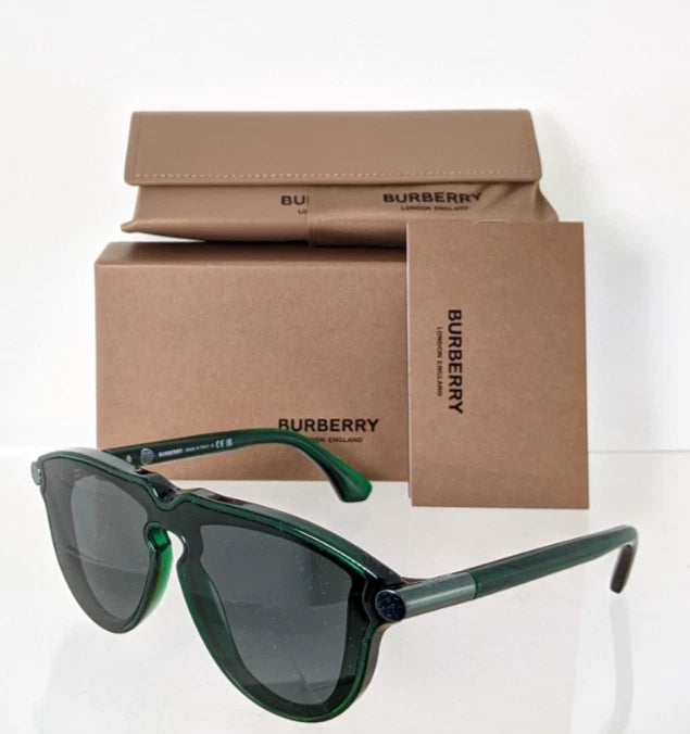 Brand New Authentic Burberry BE 4427 Sunglasses 4104/87 Black Frame