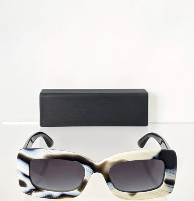 Brand New Authentic Burberry BE 4343 Sunglasses 3939/8G Black Horn 52mm