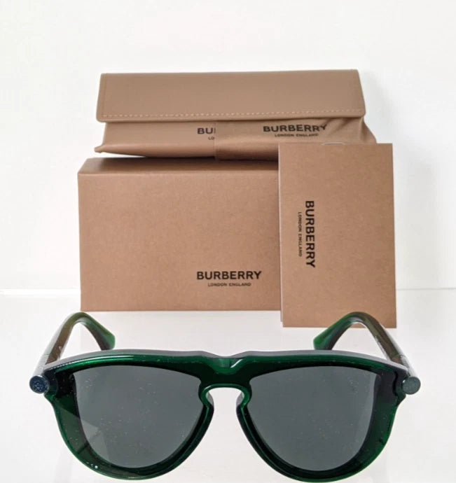 Brand New Authentic Burberry BE 4427 Sunglasses 4104/87 Black Frame